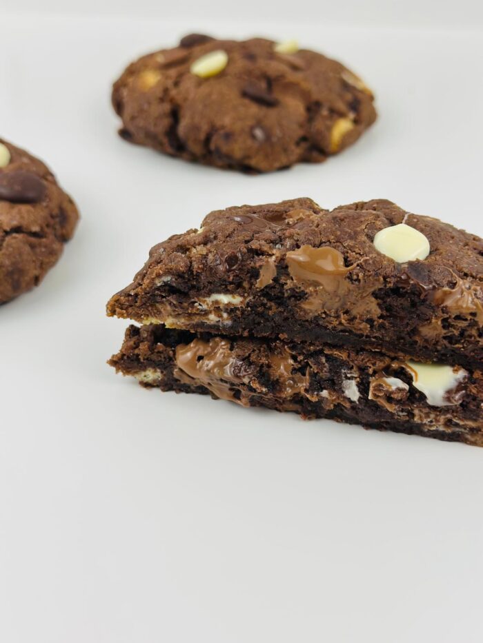Pack de 5 Cookies Triple Chocolate – Negro, Blanco y con Leche - Imagen 2